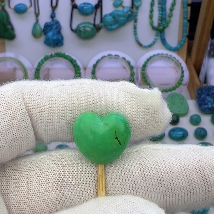 菜籽绿爱心吊坠15.2mm兰