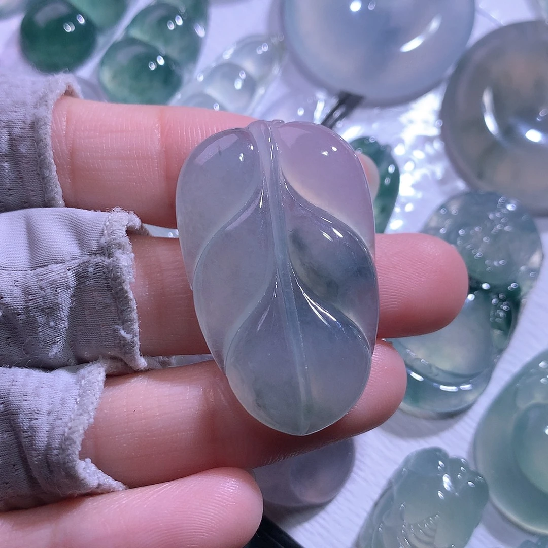 颈饰未镶嵌翡翠叶子