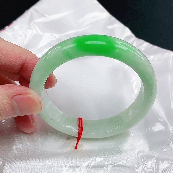 翡翠手镯未镶嵌圈55.5。5402