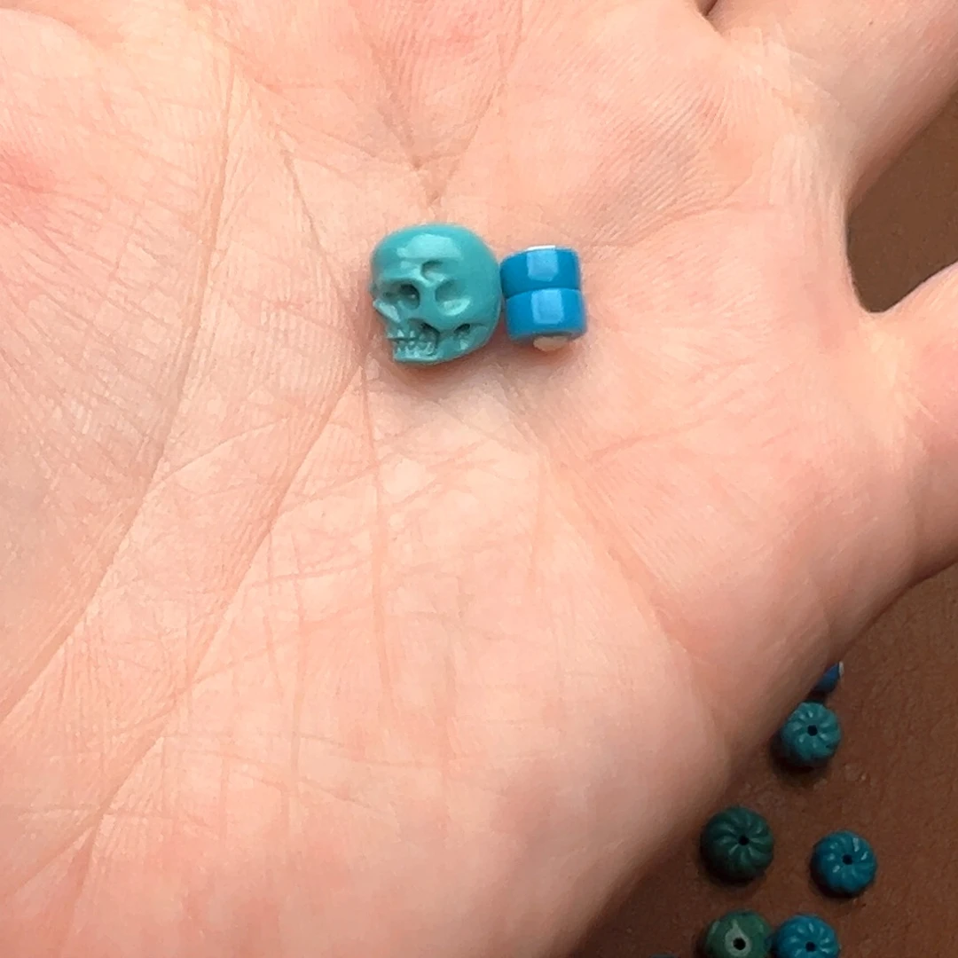 C***-绿松石未镶嵌颈饰