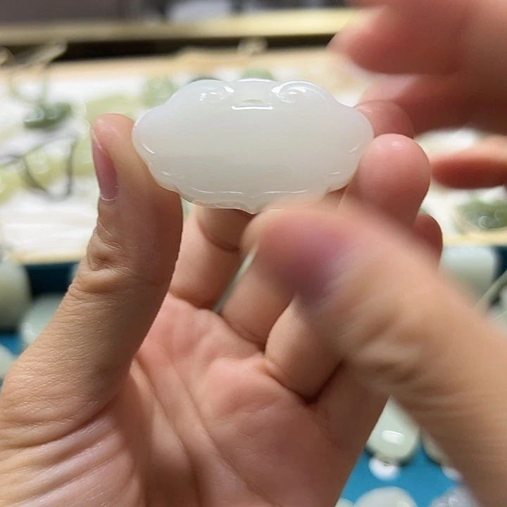 我***韩颈饰未镶嵌和田玉
