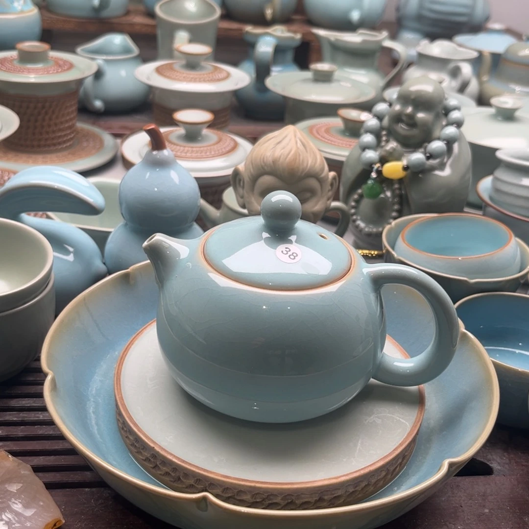 天青釉，微瑕西施壶，壶盖微微晃荡