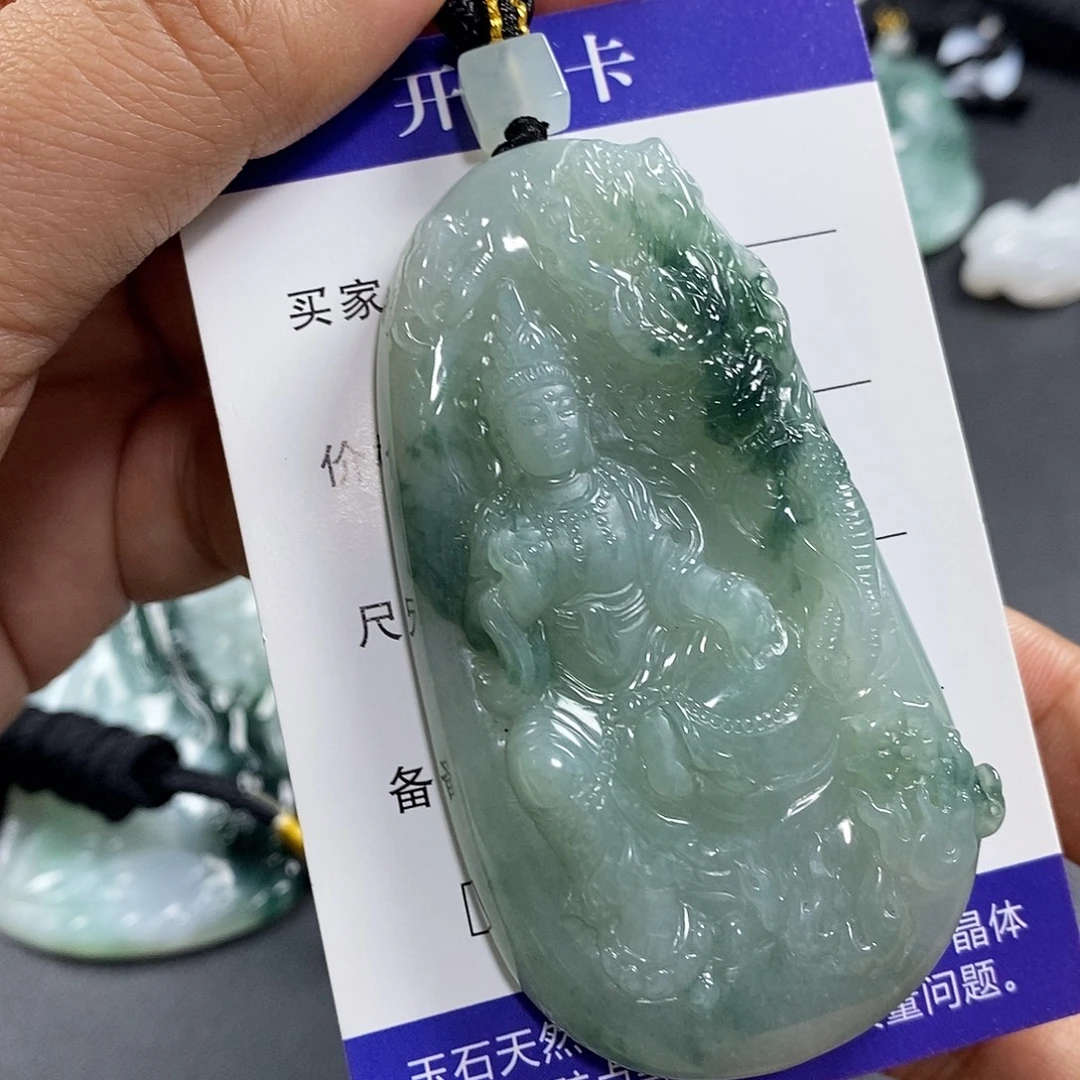 潍***司翡翠未镶嵌颈饰翡翠
