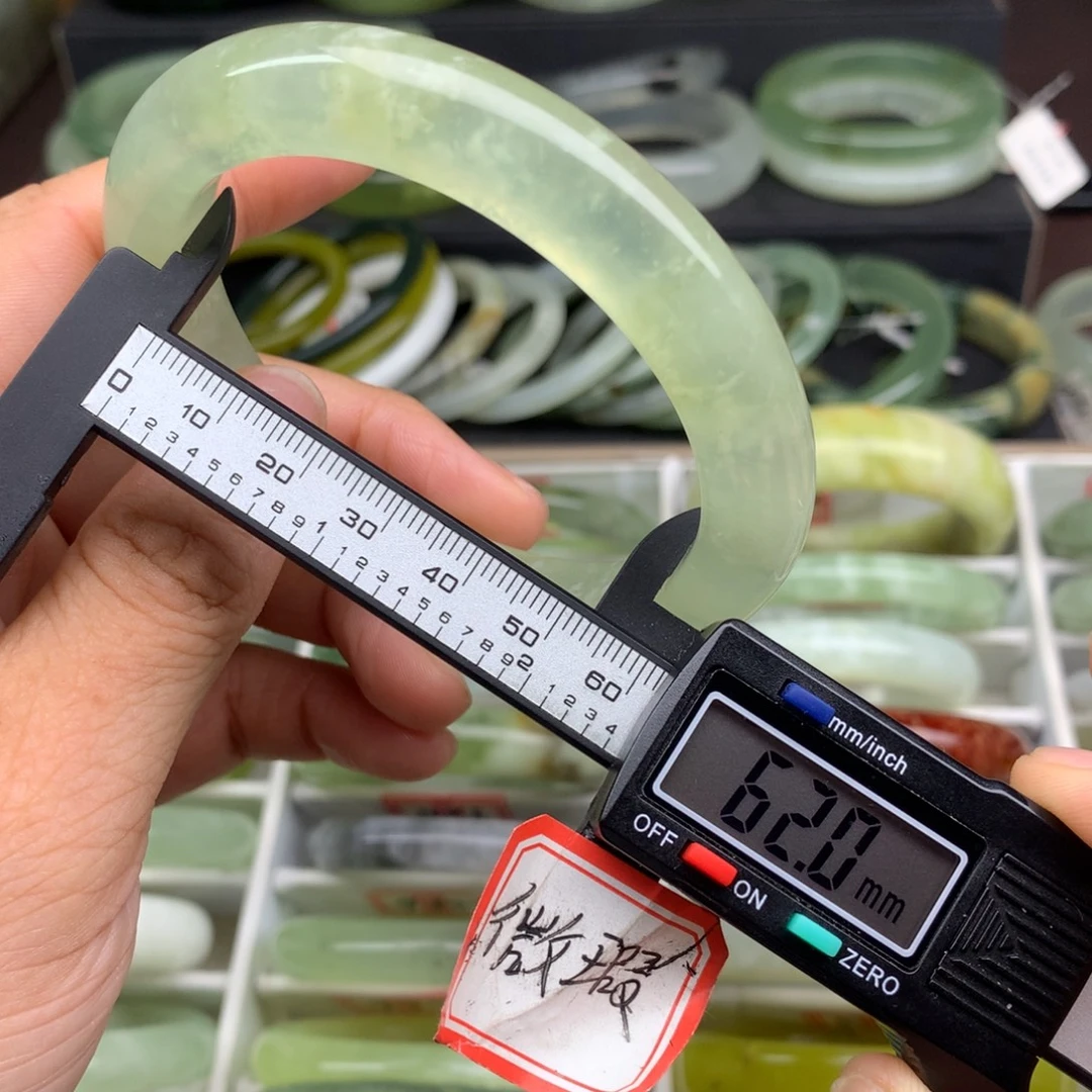 蛇纹石玉未镶嵌手镯515