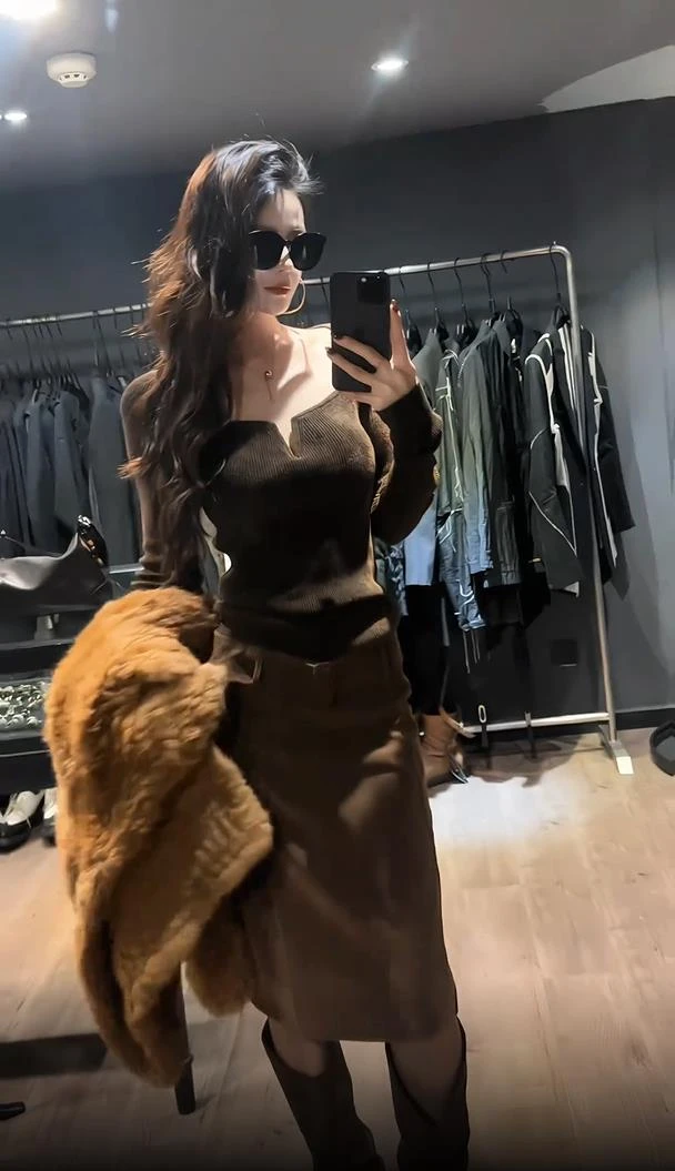 2026春季新款法式独特方领收腰显瘦打底针织衫配气质半裙两件套女