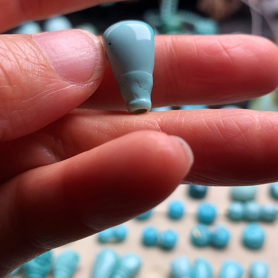 绿松石未镶嵌颈饰