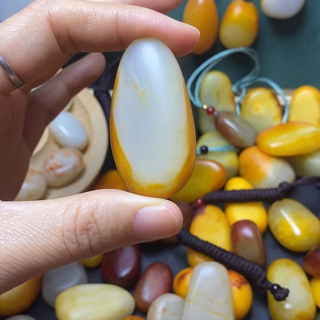 人***租和田玉（糖玉）未镶嵌珠宝半成品