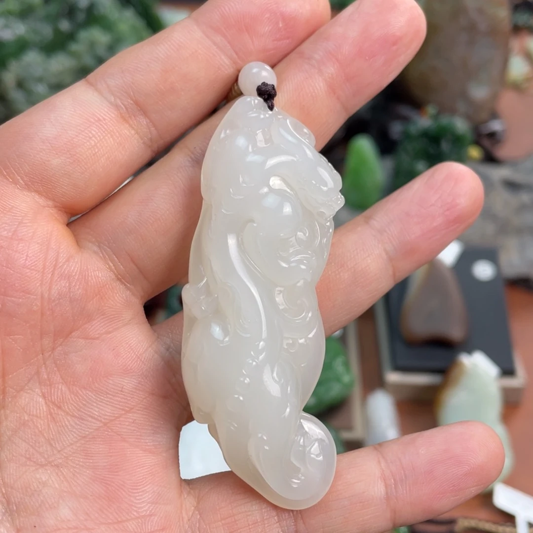颈饰未镶嵌和田玉（糖玉）