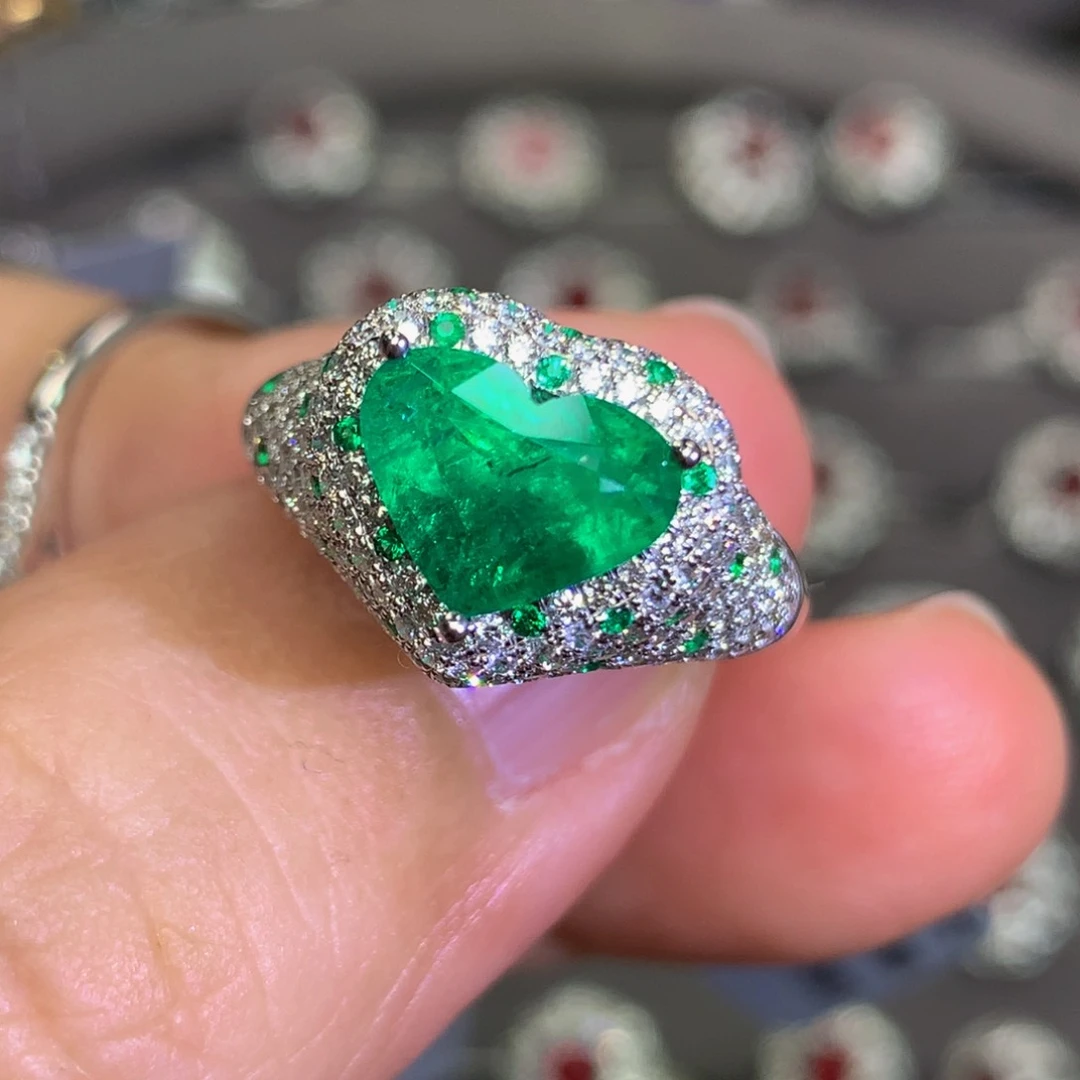 祖母绿戒指18K金镶嵌