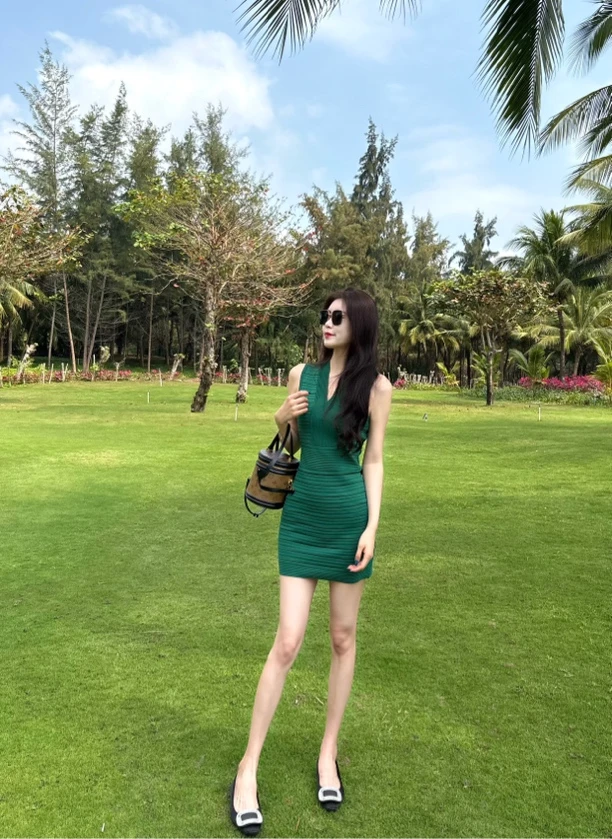 绿色显白气质显瘦收腰修身弹力连衣裙针织性感夏季无袖时尚复古