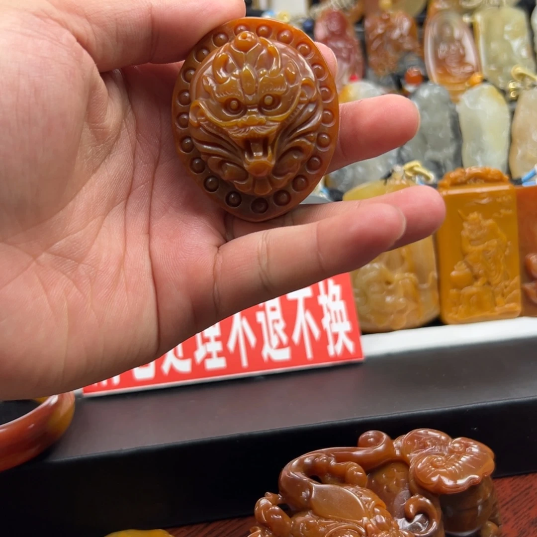 未镶嵌石英质玉（黄龙玉）黄龙玉