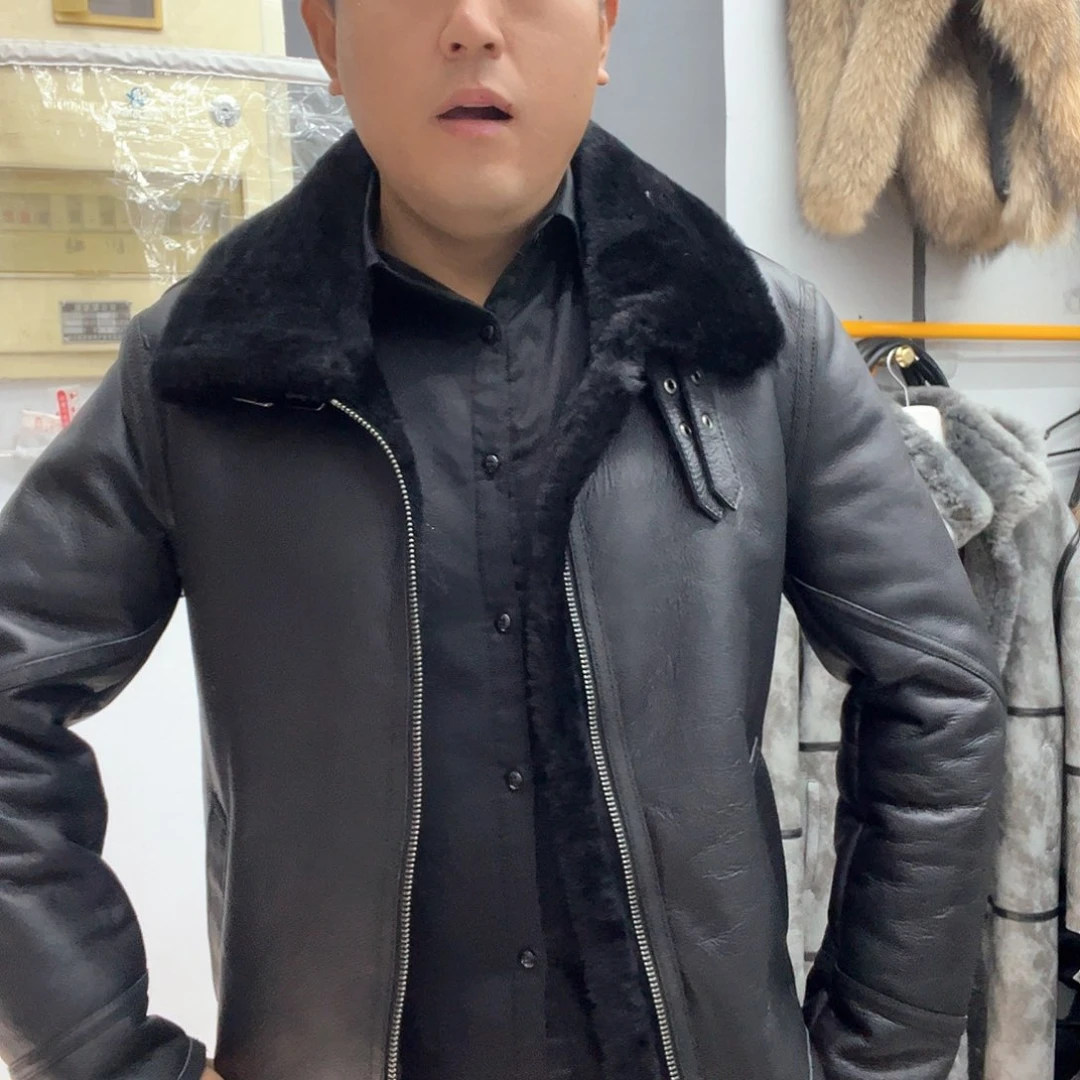 黑色翻领皮毛一体