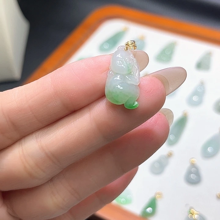 翡翠18K金镶嵌颈饰