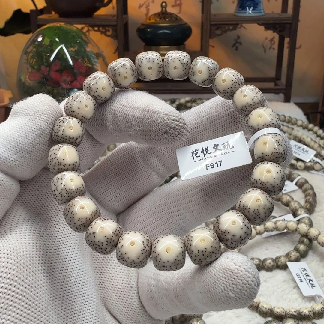 L***鹏星月菩提手串11x10 石玉料瓷白月留白 F917