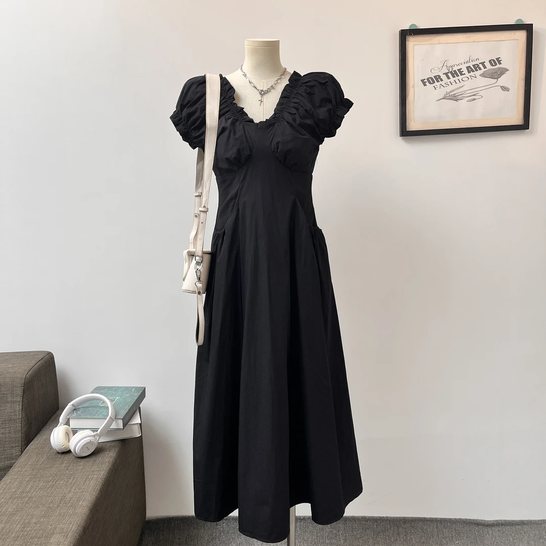 法式赫本风v领黑色连衣裙子女2025夏季韩系度假风收腰显瘦长裙子