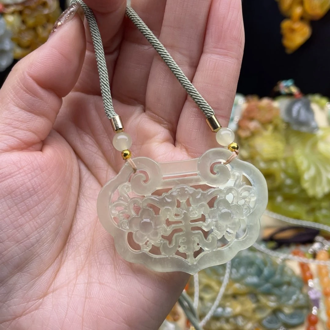 未镶嵌蛇纹石玉颈饰