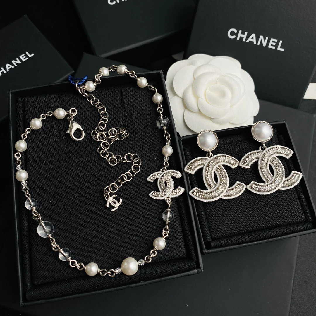 未使用 Chanel/香奈儿 经典双c白色满钻镶嵌耳环项链成套小香风