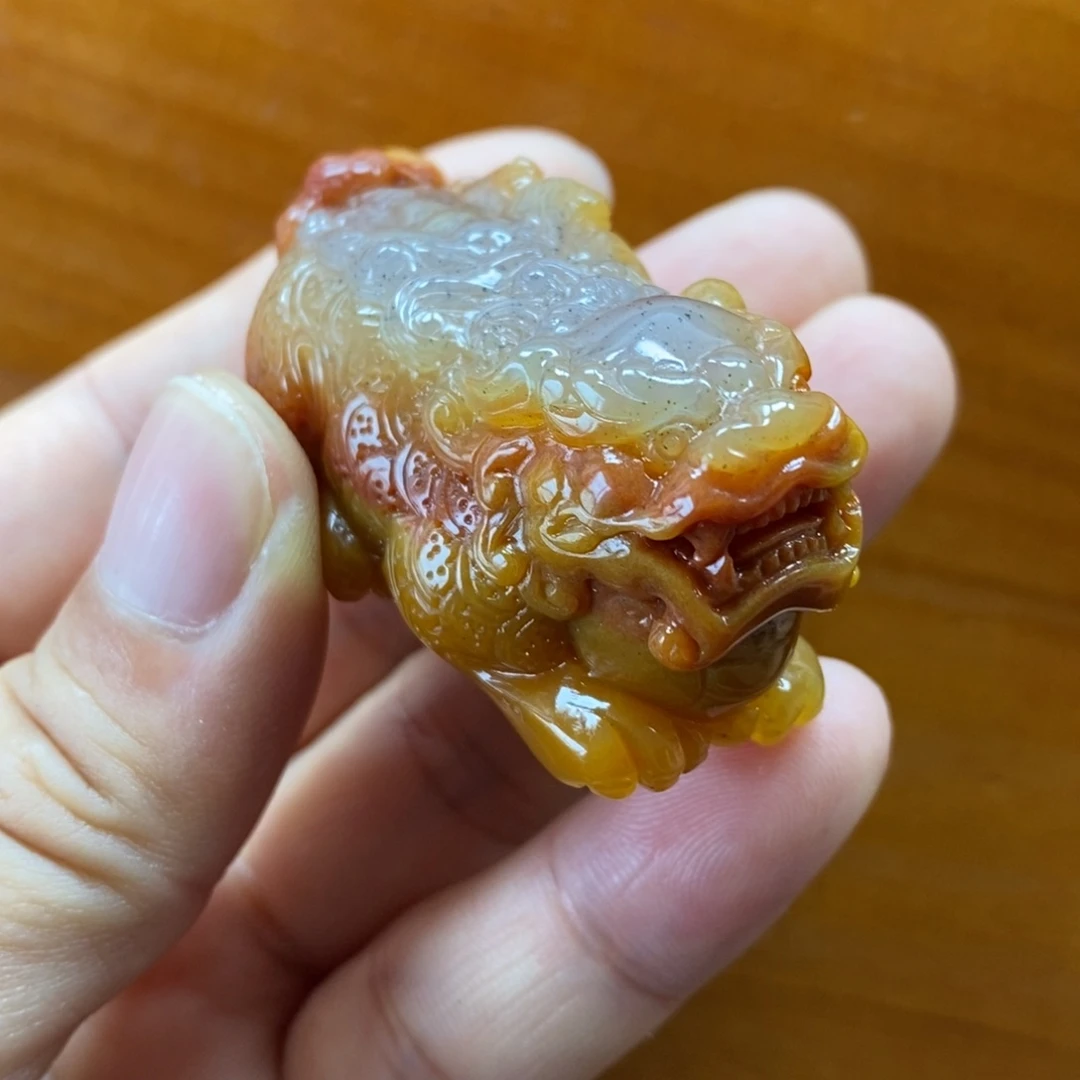 石英质玉（黄龙玉）未镶嵌颈饰