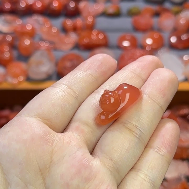 南红玛瑙未镶嵌牌子趴趴猫