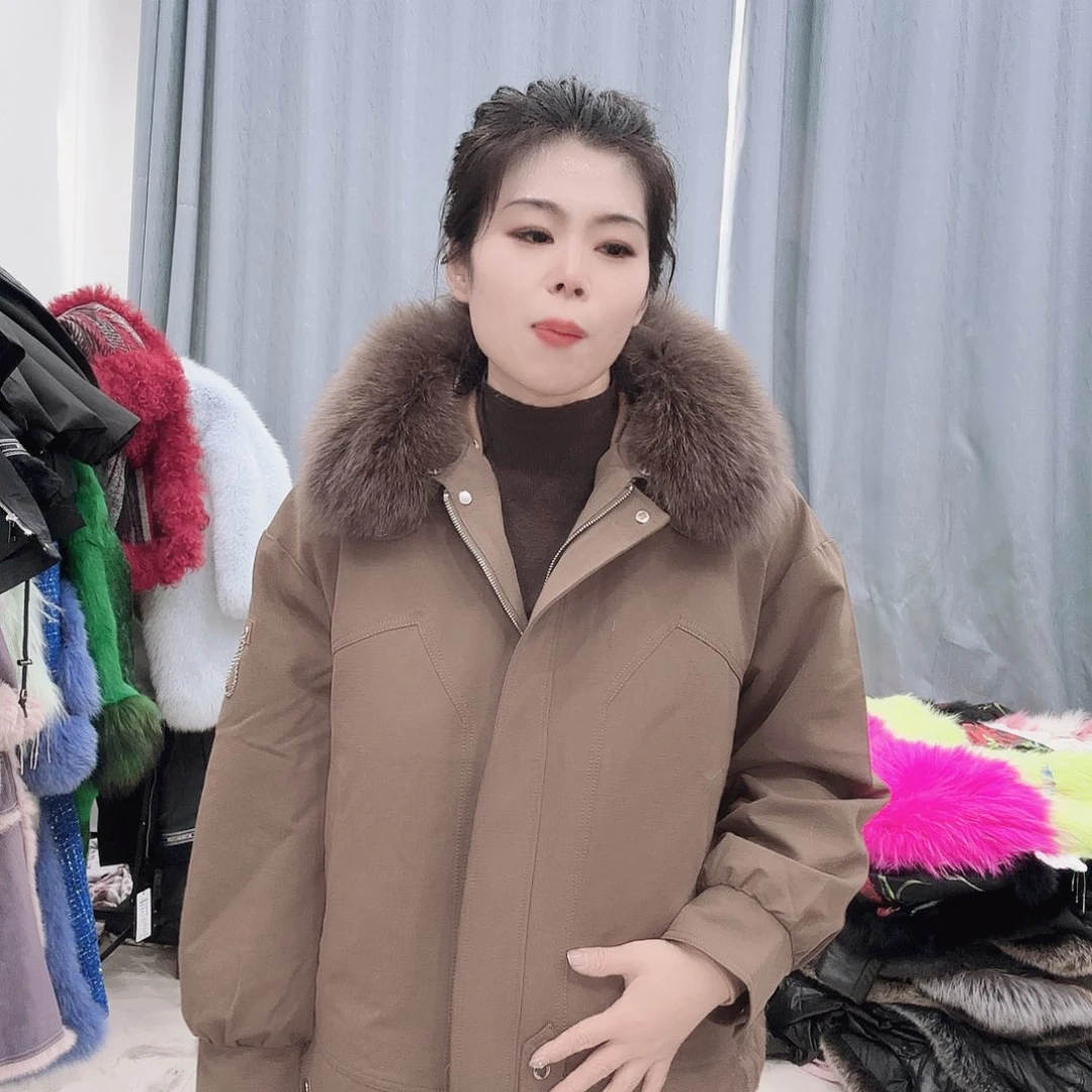 皮草搭配黑色西装