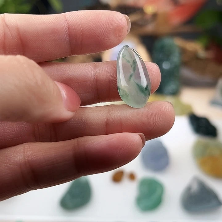 翡翠未镶嵌颈饰福瓜