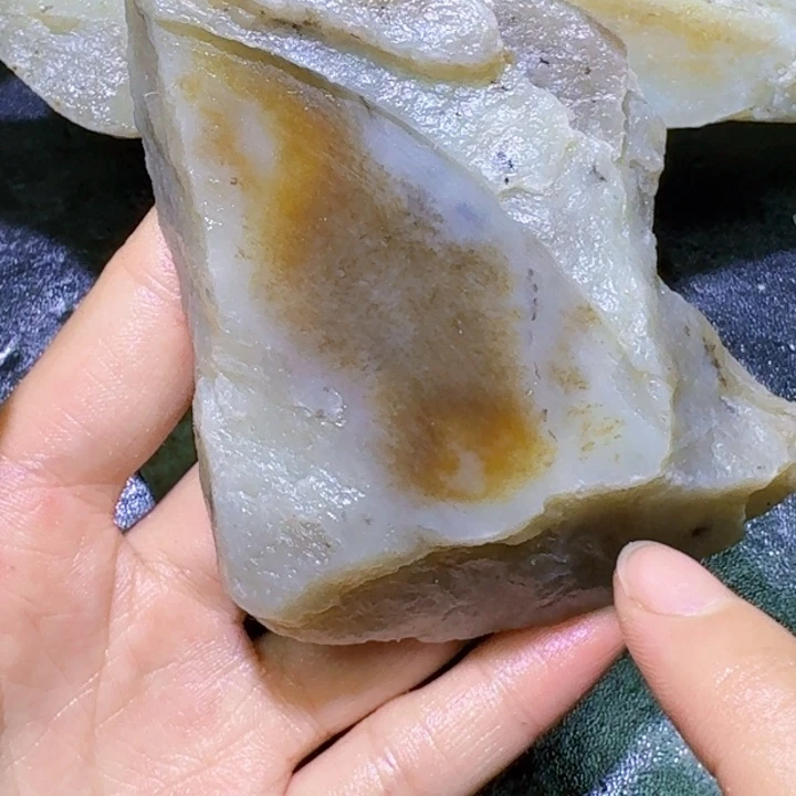 未镶嵌和田玉（糖玉）珠宝半成品