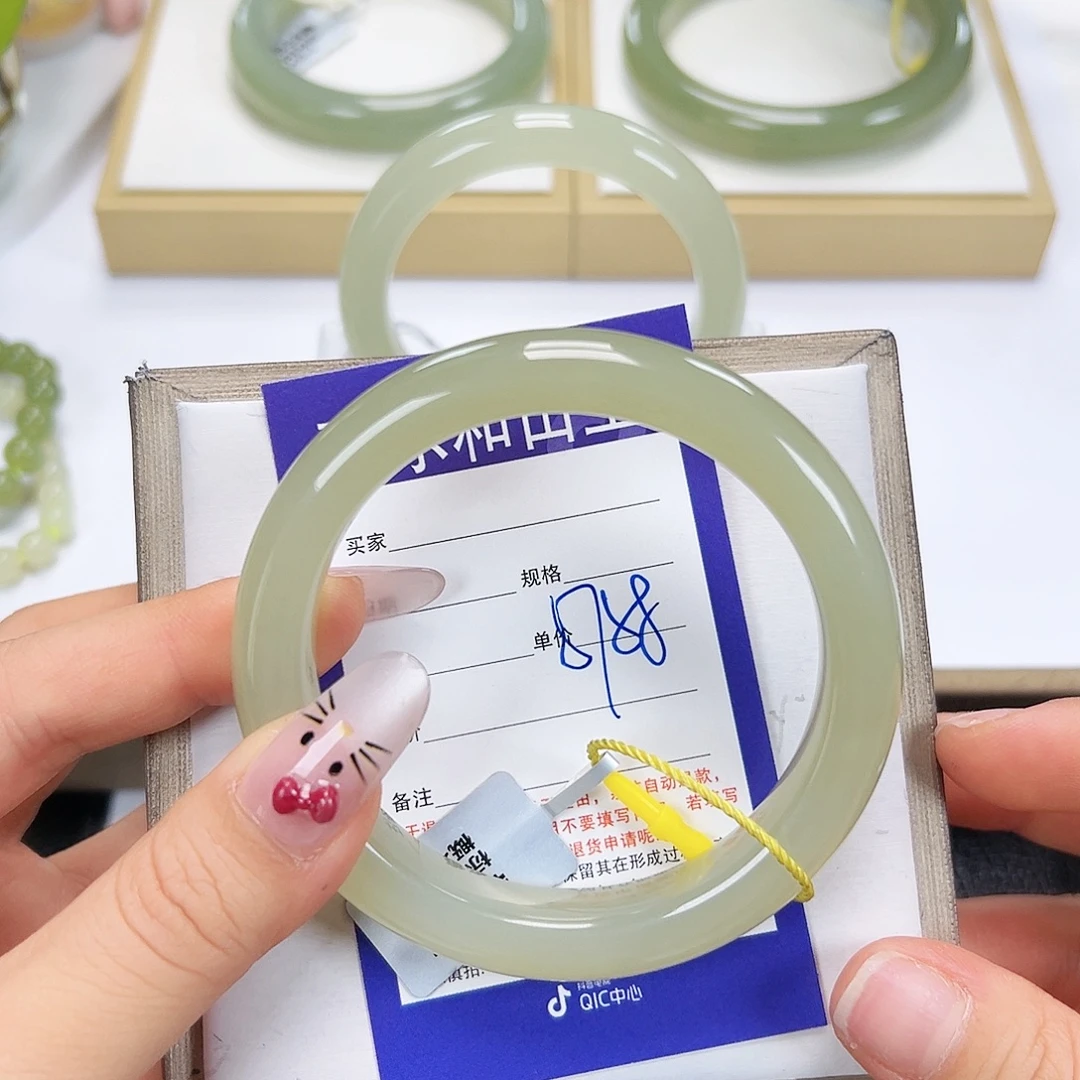 和田玉未镶嵌手镯