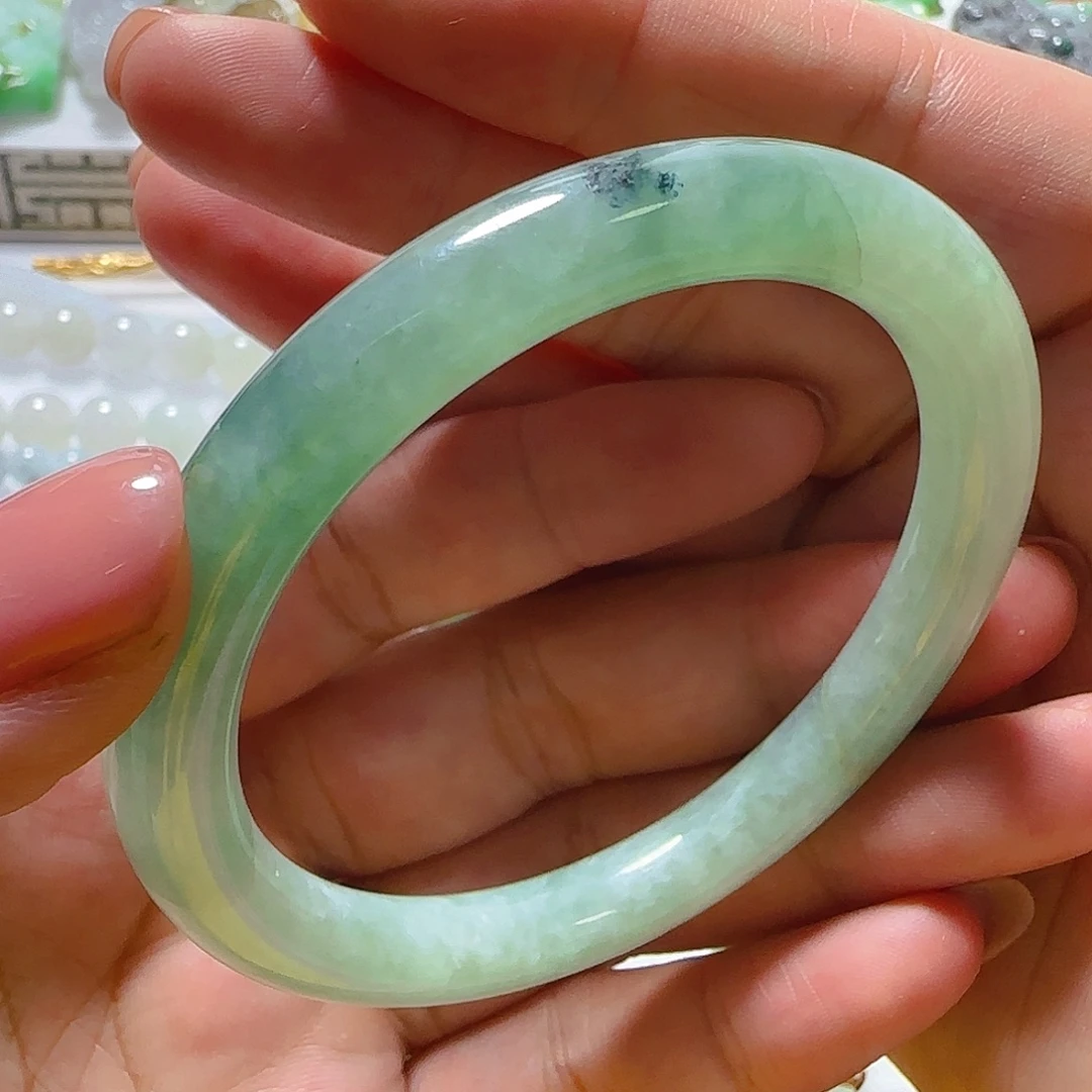 东***美翡翠未镶嵌手镯翡翠240