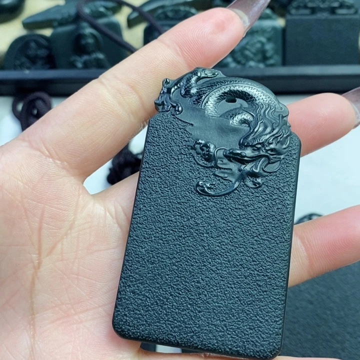 和田玉（青玉）颈饰未镶嵌双面雕刻