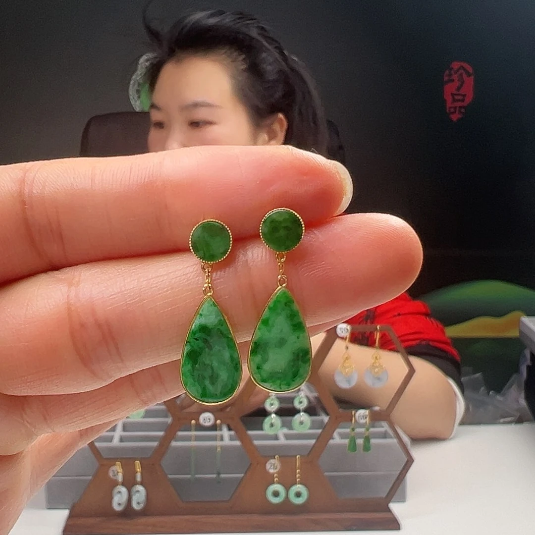 18K金镶嵌翡翠耳饰