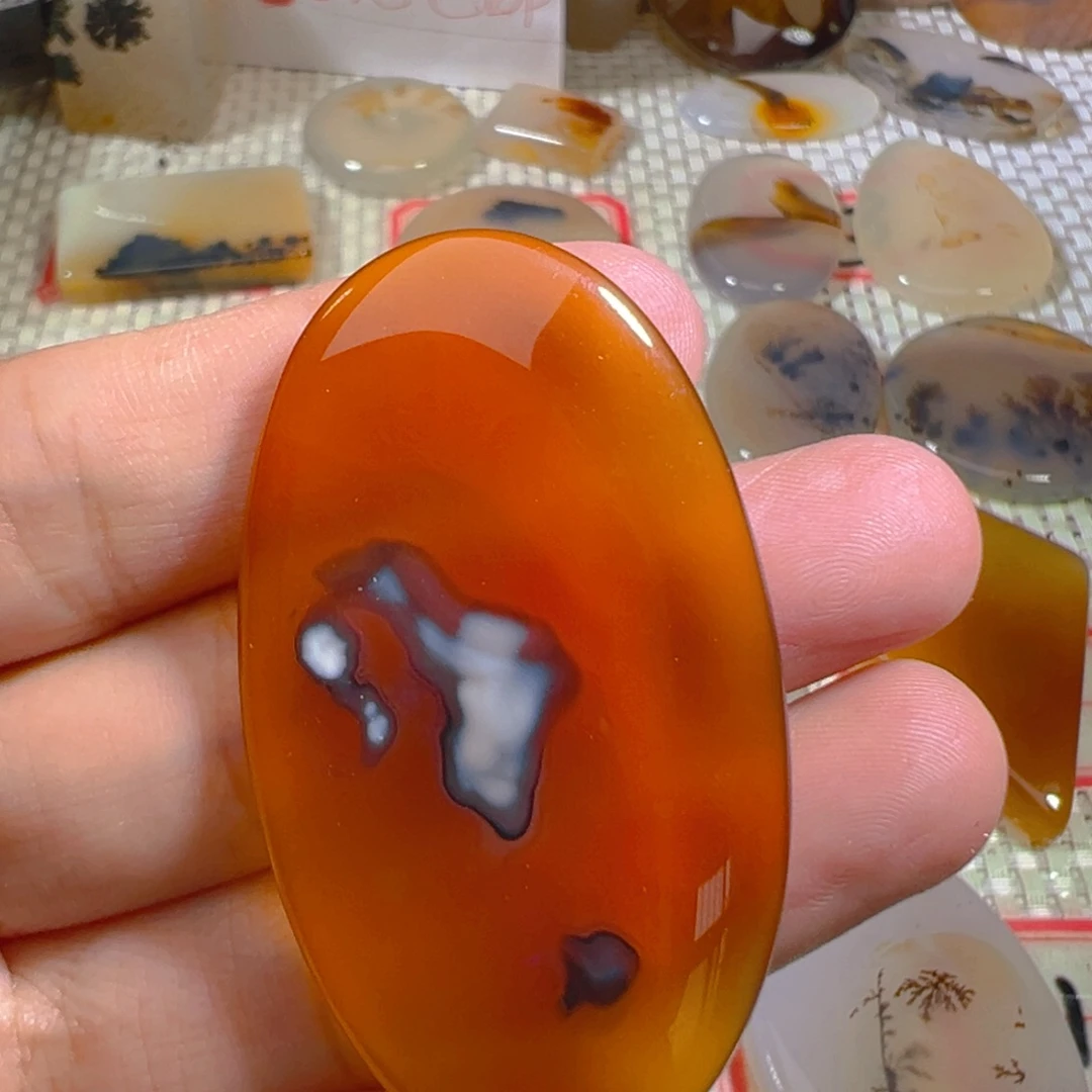 在***人未镶嵌颈饰玛瑙/玉髓