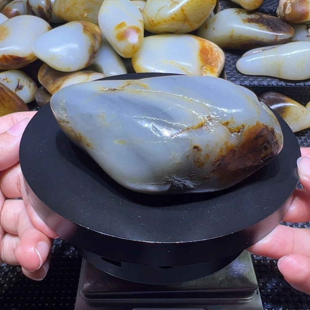 和田玉（子料）未镶嵌吊坠(不含链)301克