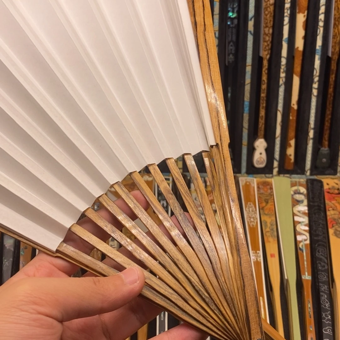 扇子《沉香木》清马