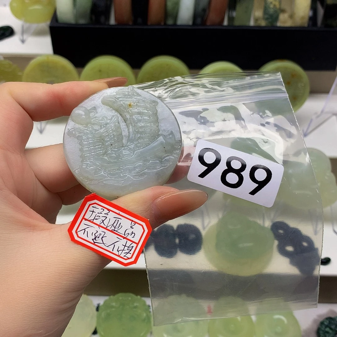 蛇纹石玉颈饰未镶嵌