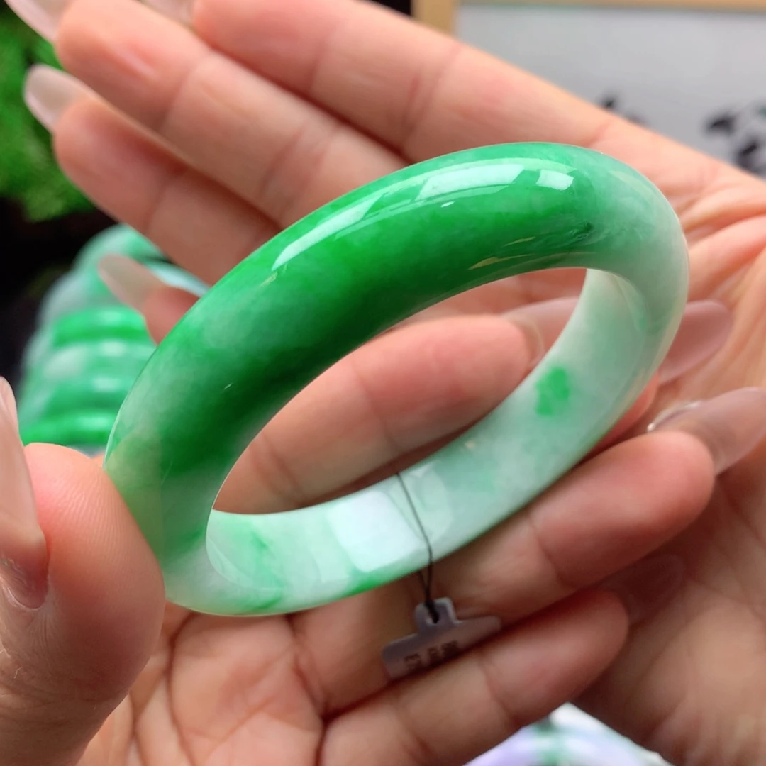 未镶嵌手镯翡翠缅甸