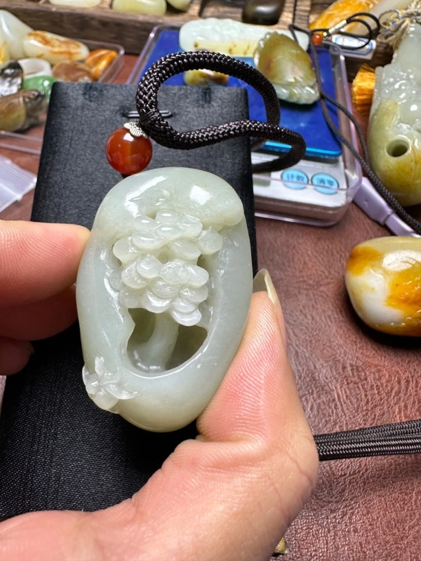 和田玉老料雕刻多子多福76克