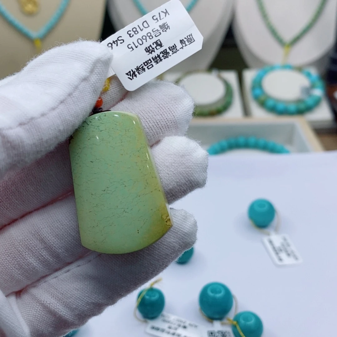 天***空未镶嵌绿松石珠宝奇石