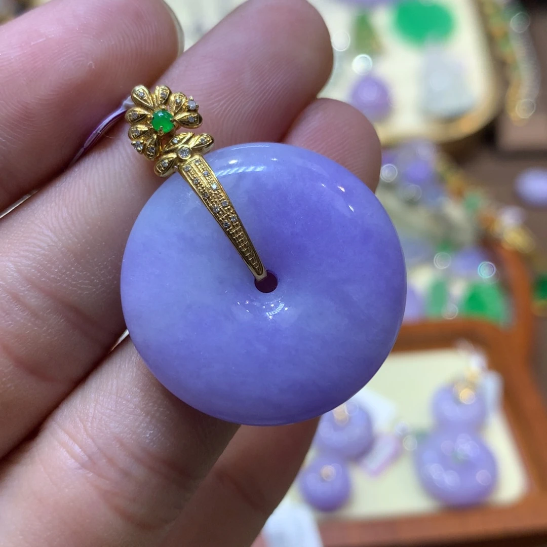 a***n翡翠18K金镶嵌颈饰