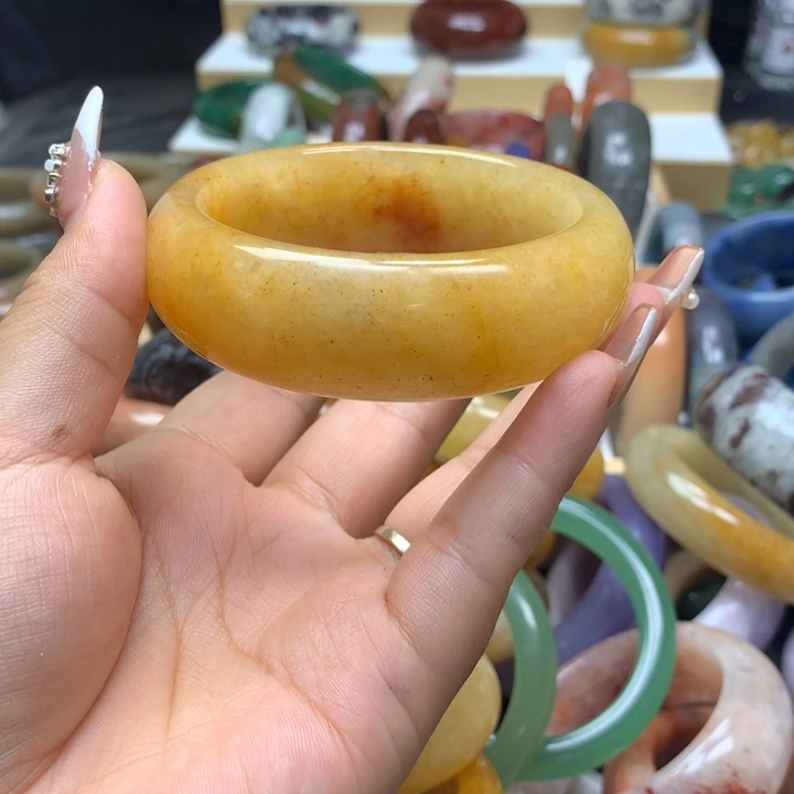 未镶嵌手镯石英质玉星**海