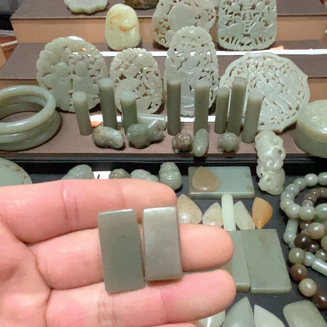 和田玉颈饰未镶嵌书****）15