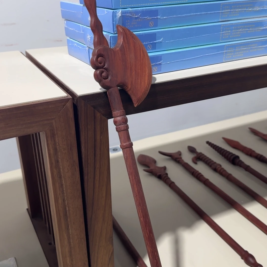 紫檀木类端景台赞比亚血檀兵器斧子