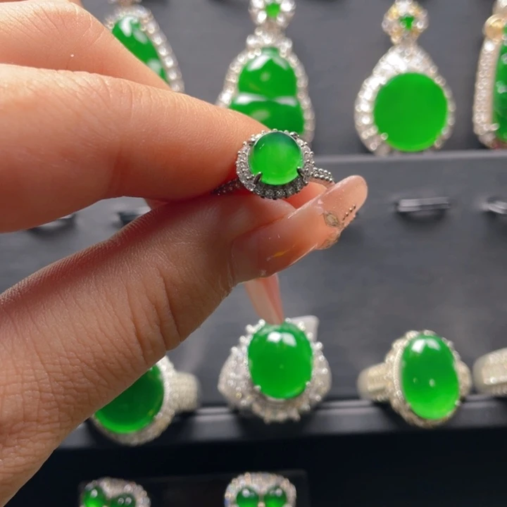 翡翠戒指未镶嵌翡翠戒指