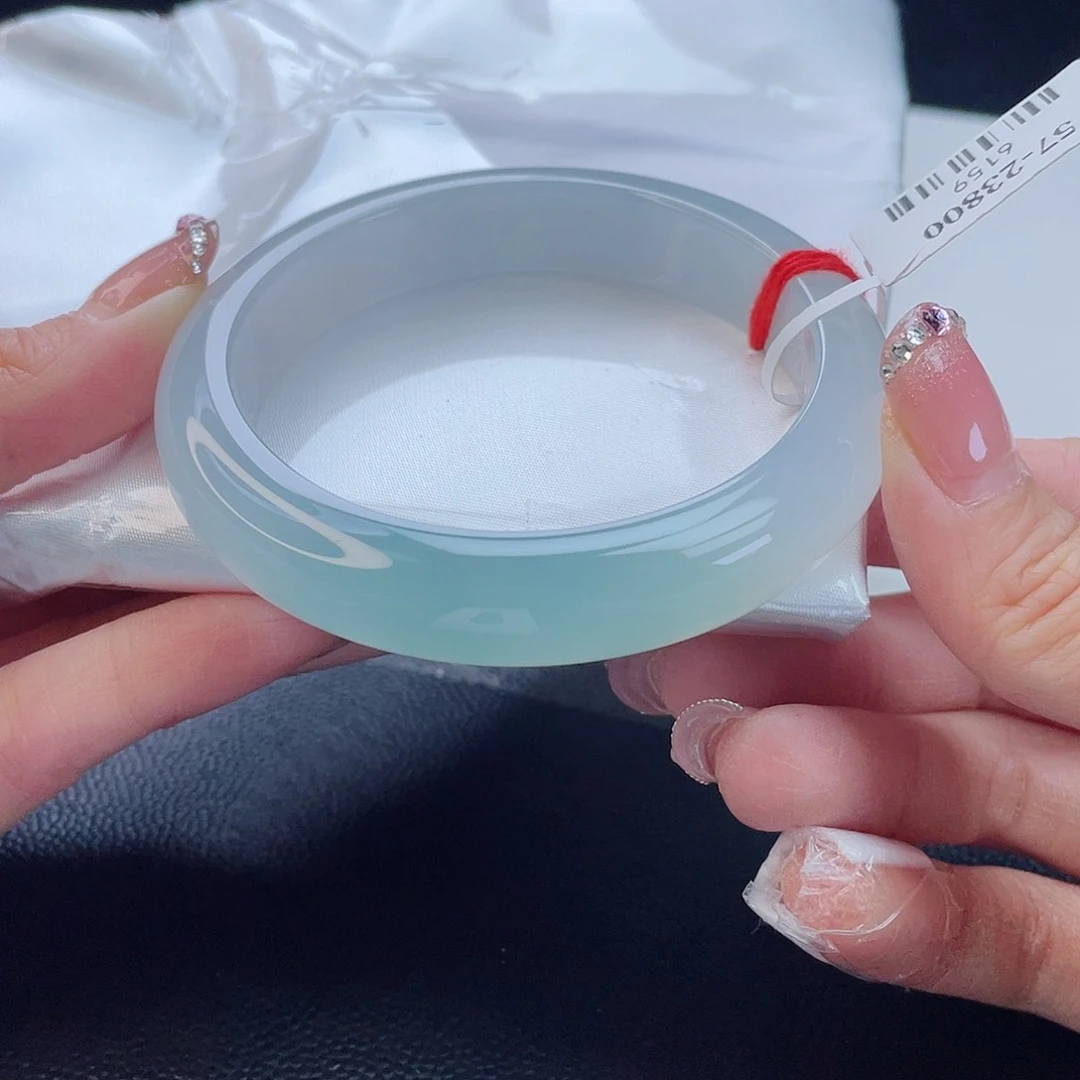 翡翠手镯未镶嵌翡翠