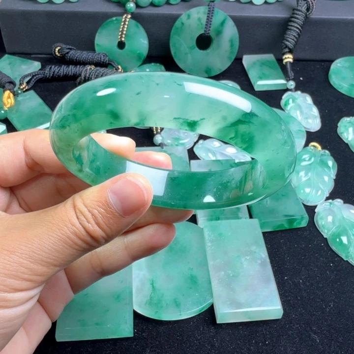 石英质玉未镶嵌手镯