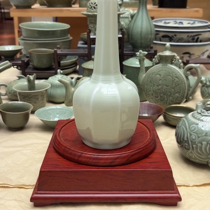 瓶用****9耀州窑月白釉八棱瓶