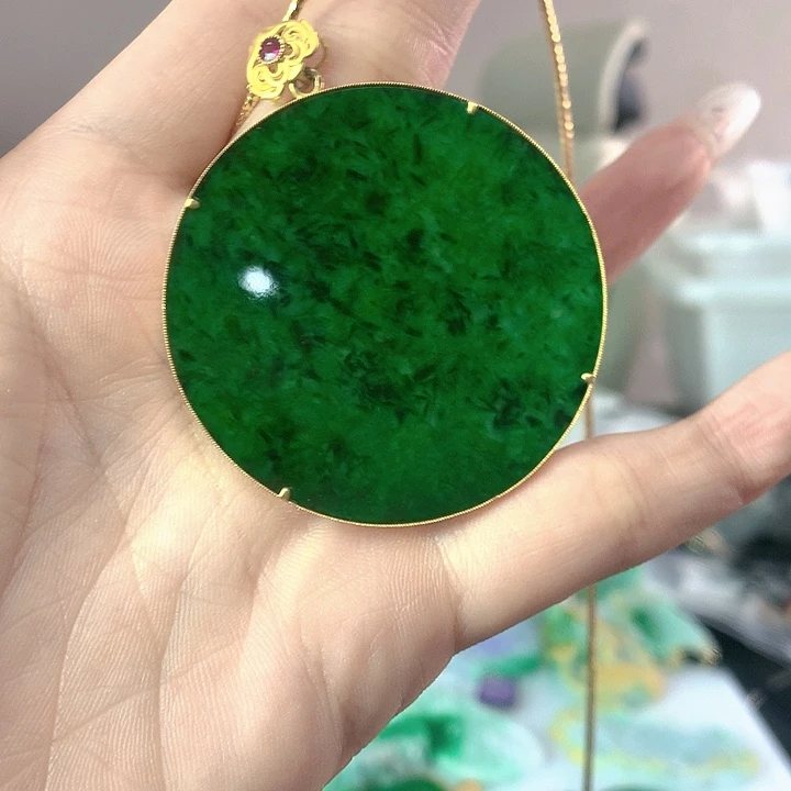 翡翠18K金镶嵌颈饰翡翠