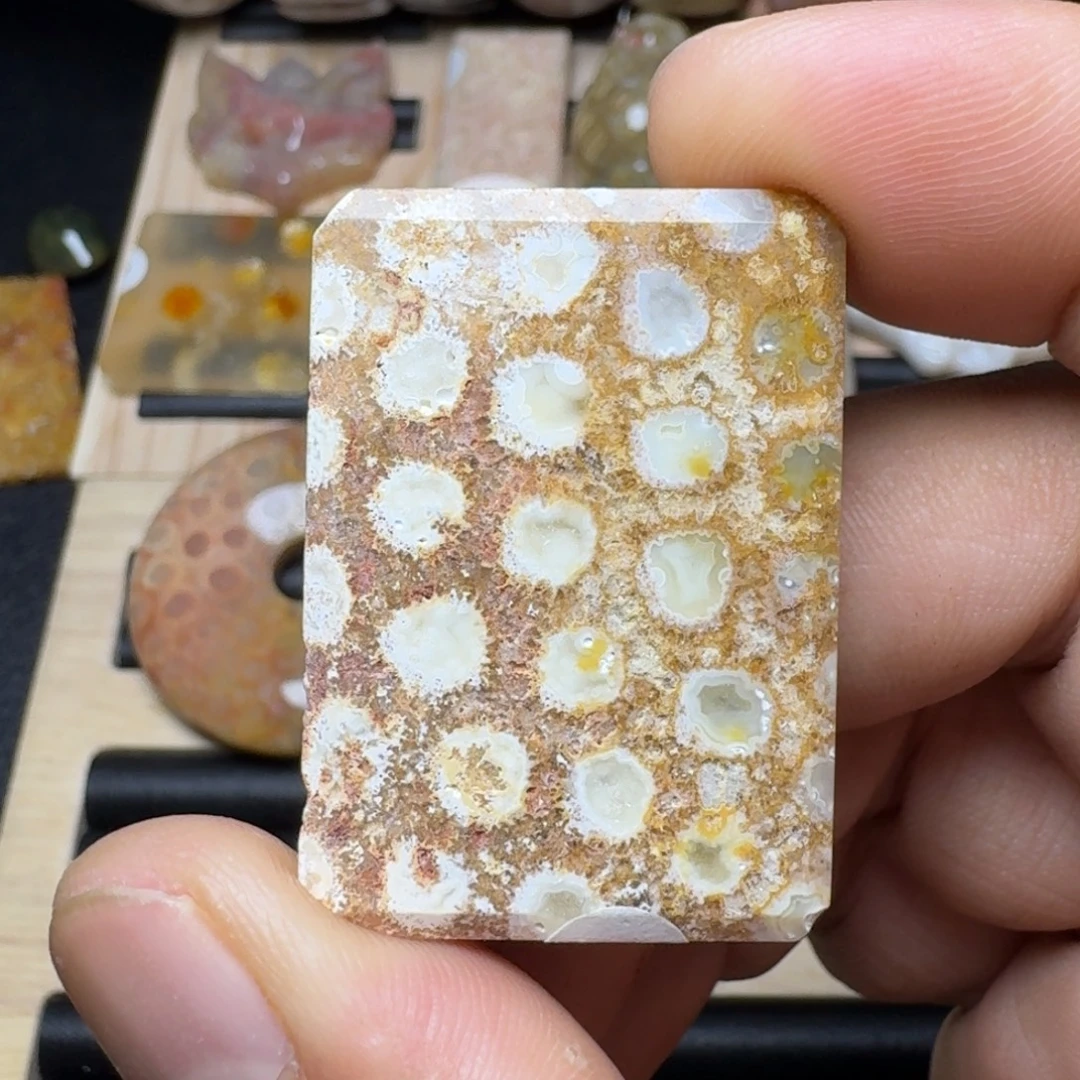 未镶嵌纯天然色有机玉石保真色硅化玉