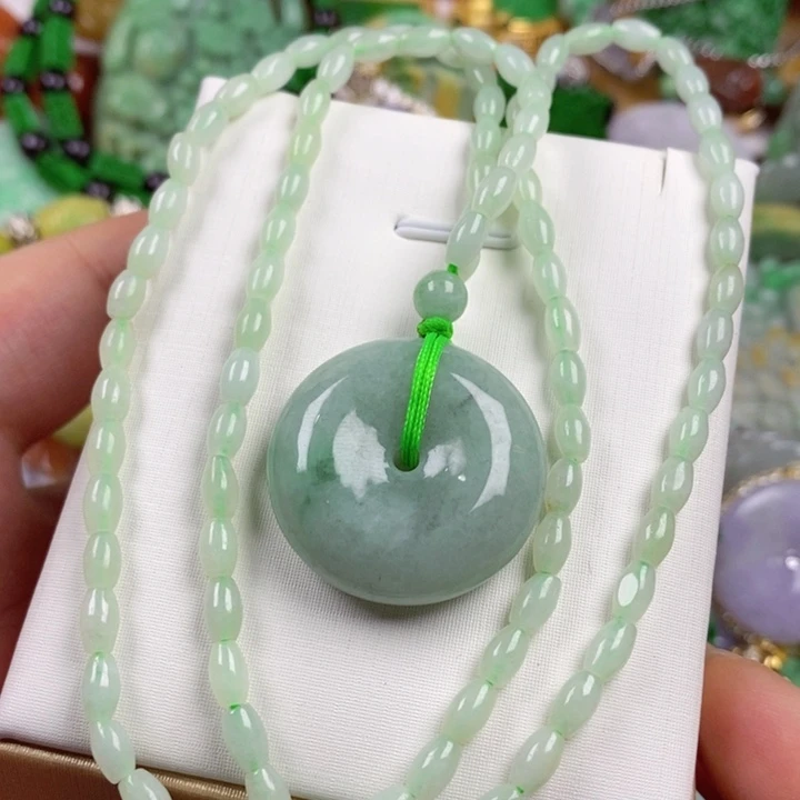 翡翠未镶嵌吊坠(赠链)