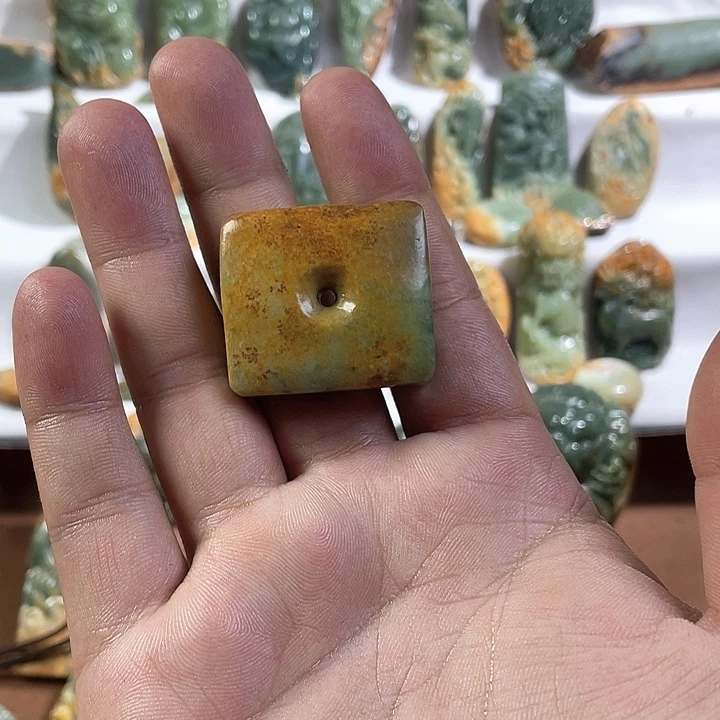岫岩河磨玉（透闪石质玉）未镶嵌颈饰