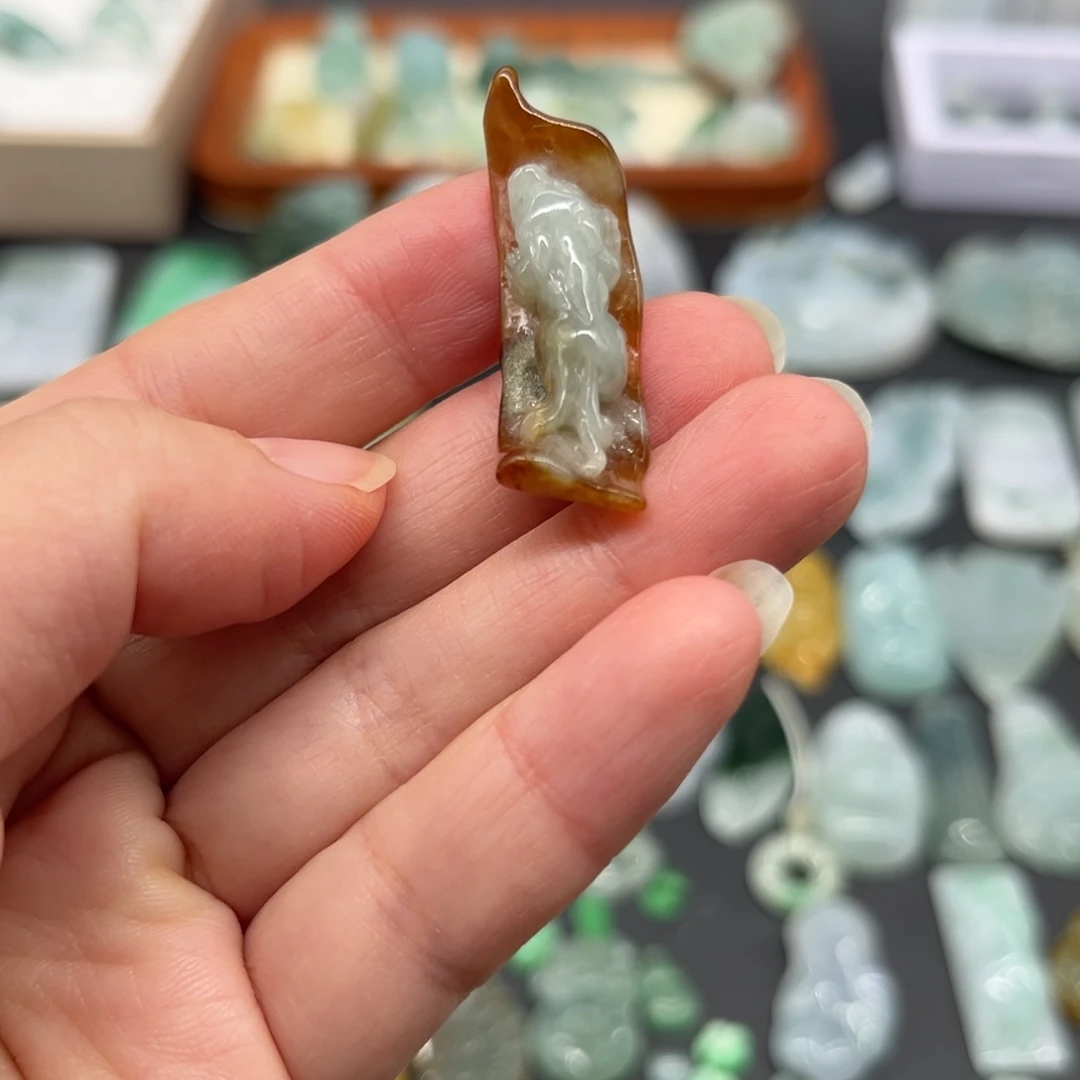翡翠未镶嵌颈饰貔貅